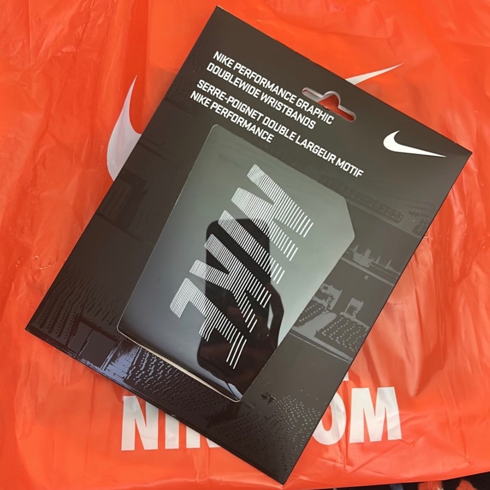 Nike Performance Graphic Doublewide Wristbands